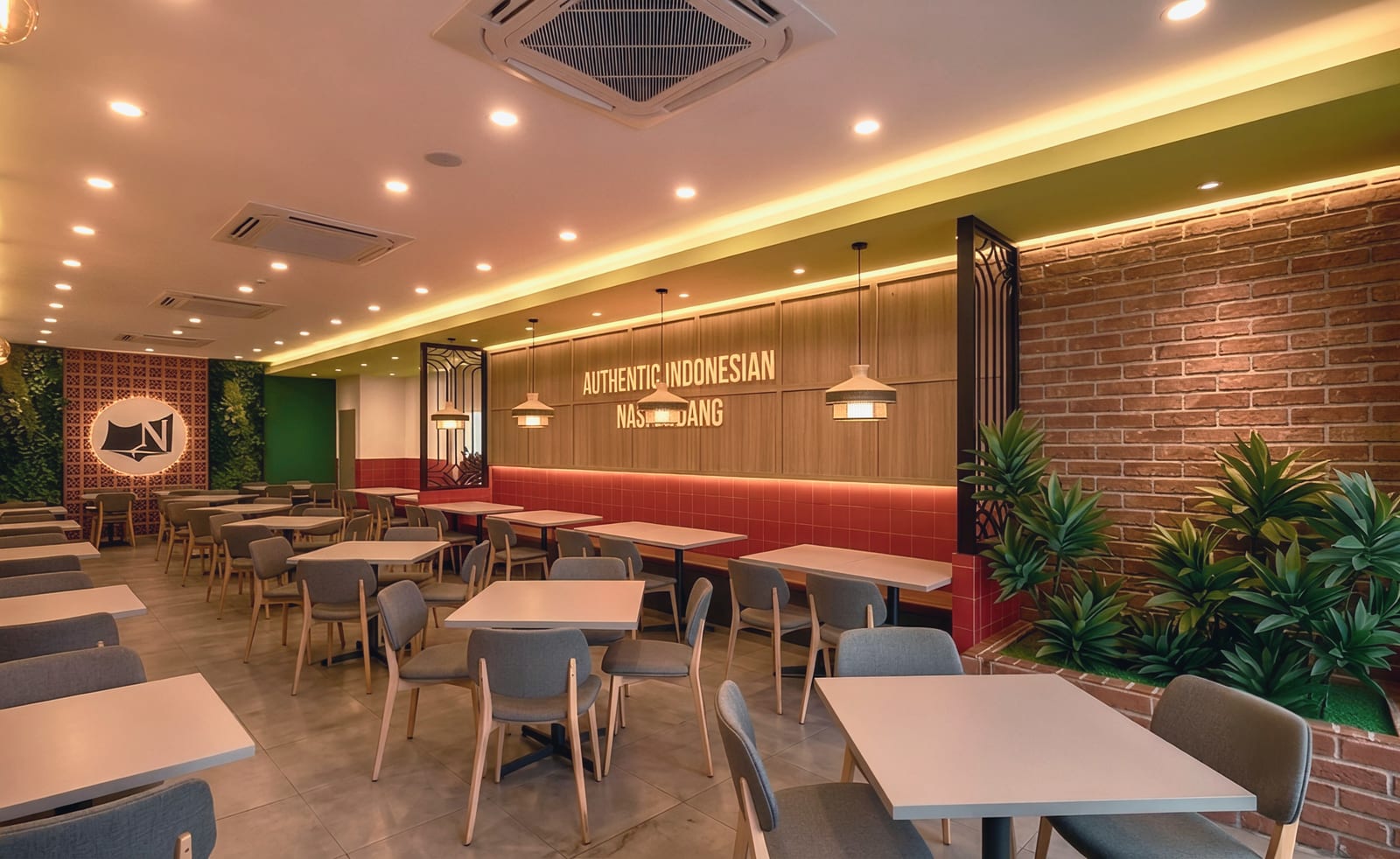 Ruang makan restoran dengan dinding bata dan lampu gantung untuk Restoran Padi Sawah di Bandar Seri Putra, Bangi — visual reka bentuk